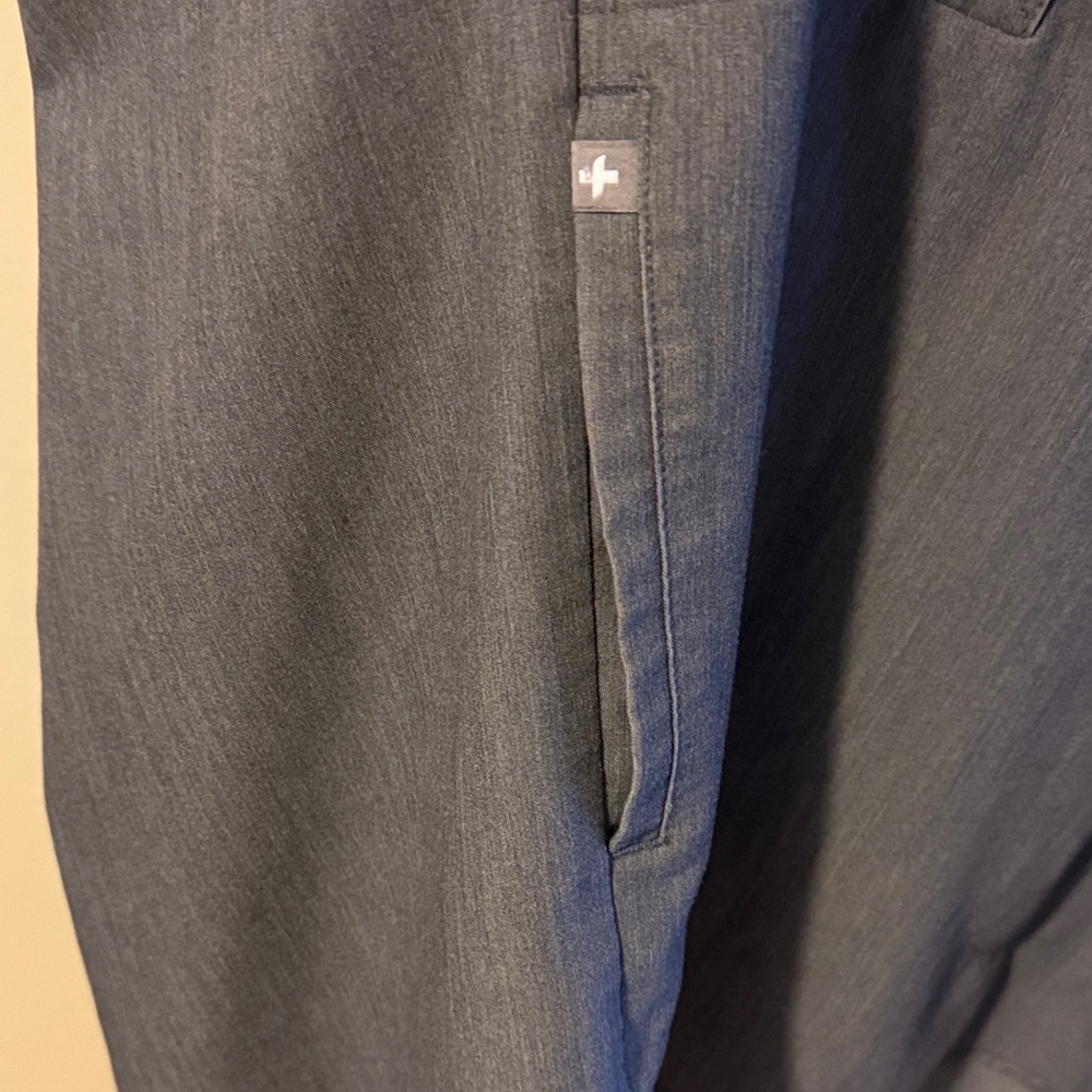 Figs Women's Charcoal Scrub Top - Picture 3 of 3